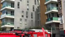Üsküdar'da 6 katlı binada bulunan iş yerinin deposunda yangın