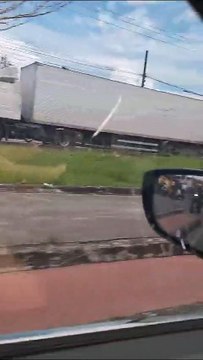 Motociclista se envolve em acidente com ônibus na Avenida Suburbana
