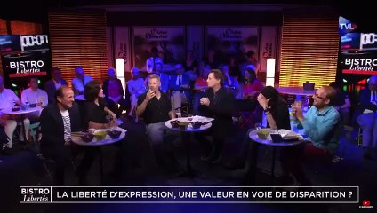 EXCLU - Regardez le très gros moment de tension entre Eric Naulleau et Myriam Palomba dans l'émission "Bistro Libertés" : "Vous voulez faire quoi en vous tournant vers moi comme ça ? Un concours de testostérone ?" - VIDEO