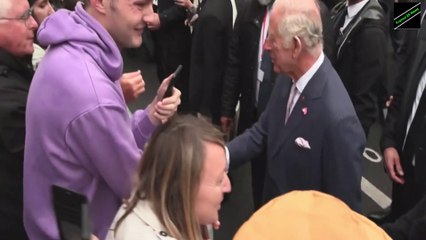 Charles III et Camilla s'offrent un bain de foule après le Marché aux fleurs