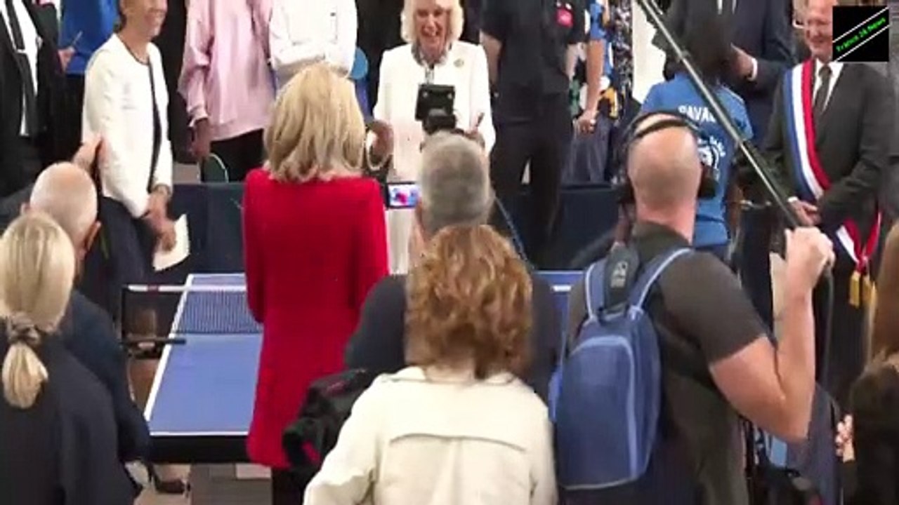 La reine Camilla joue au ping-pong avec Brigitte Macron