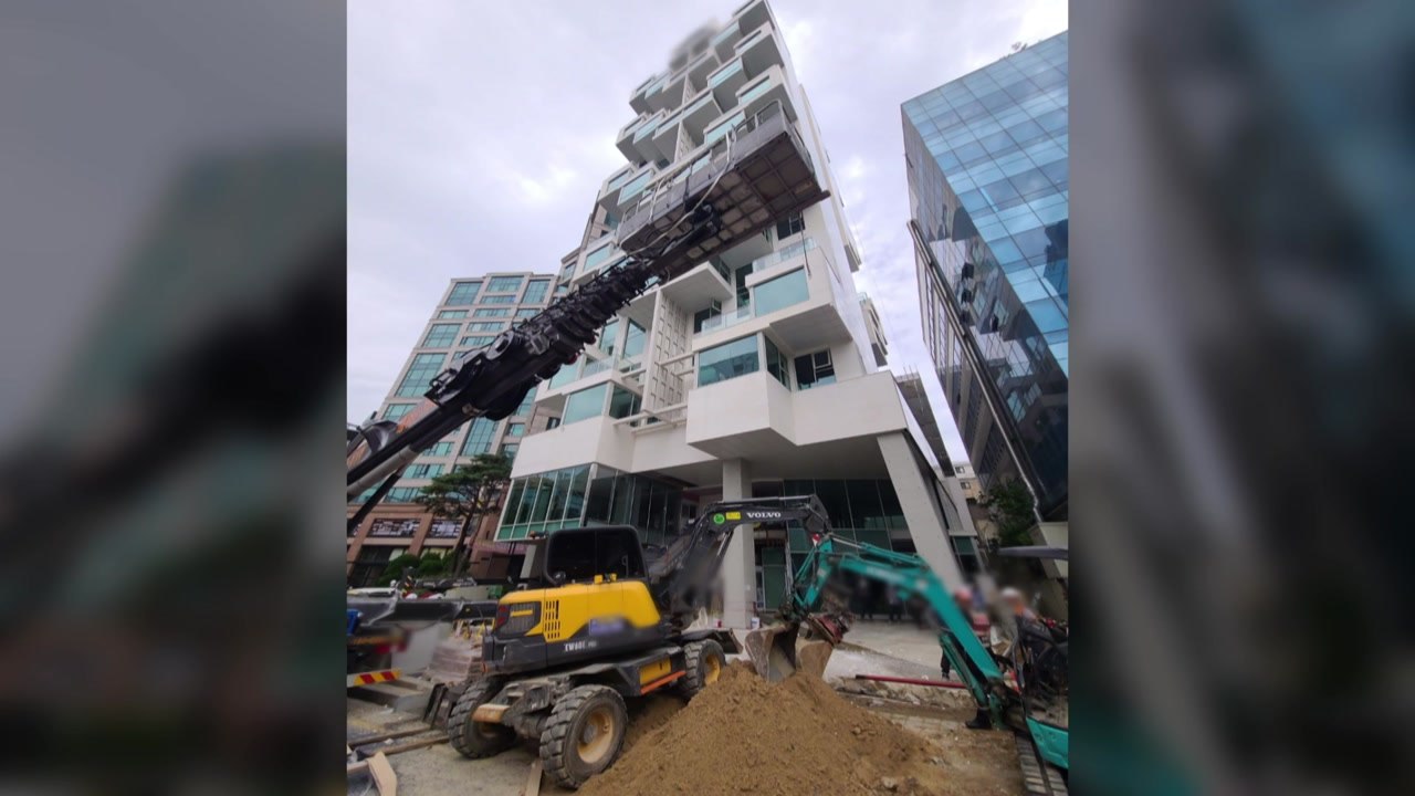 호반건설 주상복합 공사현장서 유리창 추락...작업자 중상 / YTN