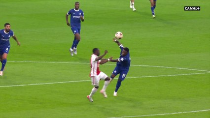 La grosse erreur d'appréciation de Mbemba pour le but de l'Ajax - Ligue Europa 2023-24 (J1)