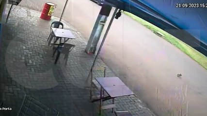 Câmera flagra acidente que deixou motociclista ferido no Brasmadeira