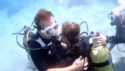 DENİZLİLİ GENÇ ROMANTİZMİ MAVİ SULARA TAŞIDI