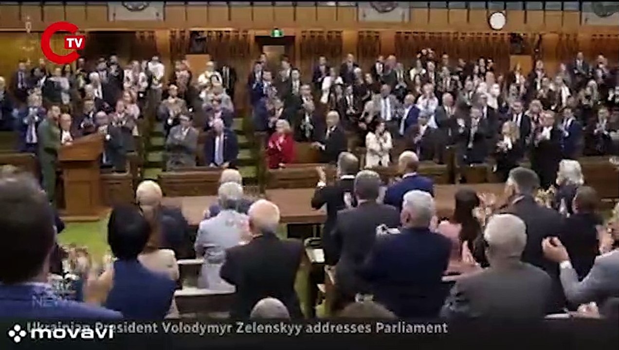 Nazi subayı ayakta alkışlandı