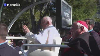 Le pape François achève sa visite historique à Marseille par une messe géante