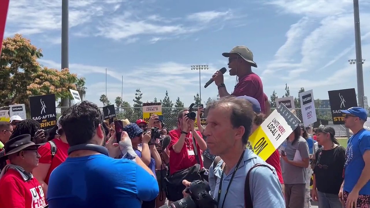 El sindicato de guionistas y los estudios de Hollywood llegan a un "excepcional" acuerdo