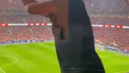 El corte de mangas del hijo de Simeone a la afición del Real Madrid durante el derbi