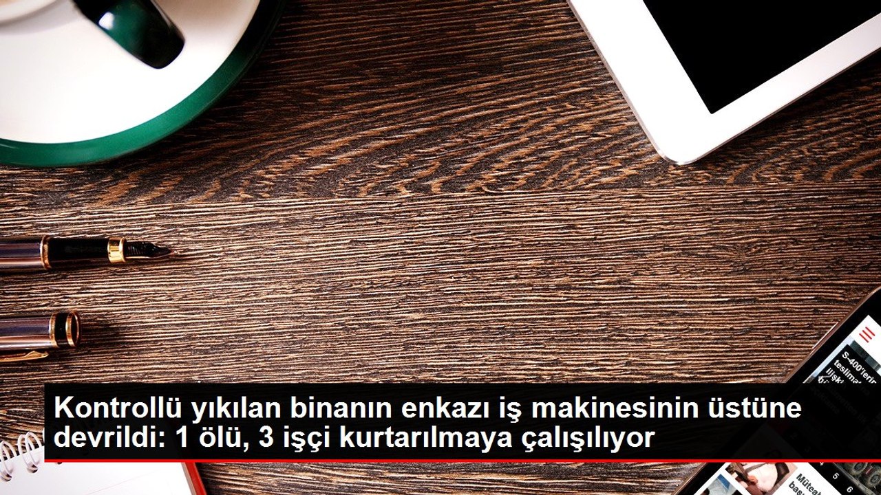Kontrollü yıkılan binanın enkazı iş makinesinin üstüne devrildi: 1 ölü, 3 işçi kurtarılmaya çalışılıyor