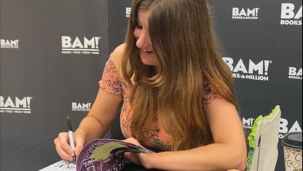 'Your favorite Author is there!' - Parents give their reader daughter surprise of a lifetime