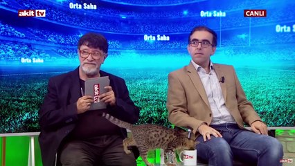 Akit TV'nin futbol klasiği Orta Saha'da canlı yayın sürprizi!