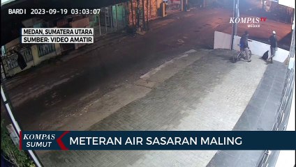 2 Pemuda Terekam CCTV Saat Curi Meteran Air di Medan