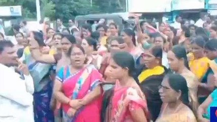 కడప: జిల్లా కలెక్టరేట్ వద్ద భారీ ఉద్రిక్తత