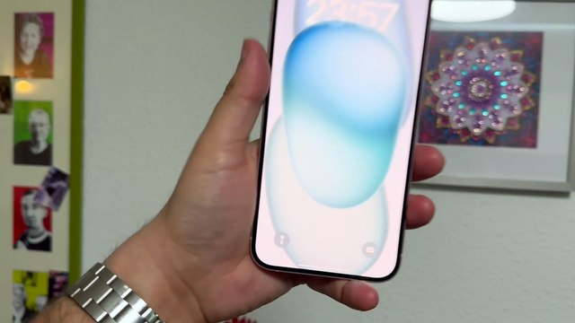 Apple iPhone 15 y 15 Plus - Toma de contacto