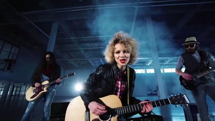 1) Flying. Genre Pop musique. Humeur Funky. Artiste. Tribe
