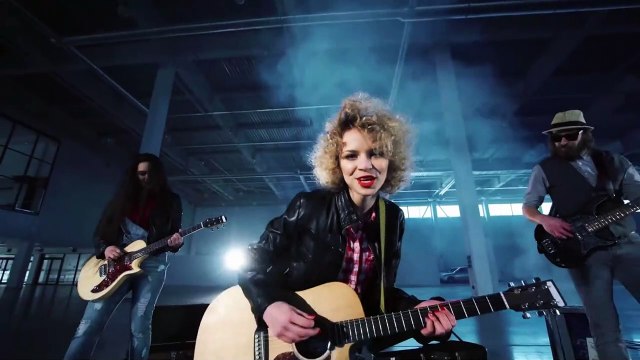 1) Flying. Genre Pop musique. Humeur Funky. Artiste. Tribe