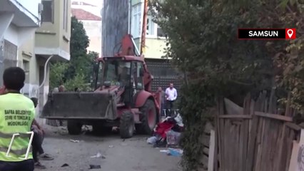 Belediye başkan adayının evinden 15 kamyon çöp çıktı