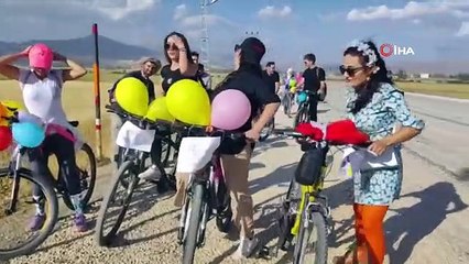 'Süslü Kadınlar' Yüksekova'da renkli görüntüler oluşturdu