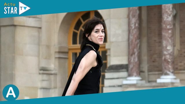 Charlotte Gainsbourg divine en robe fendue et loin d'Yvan Attal elle sort le grand jeu pour un hom