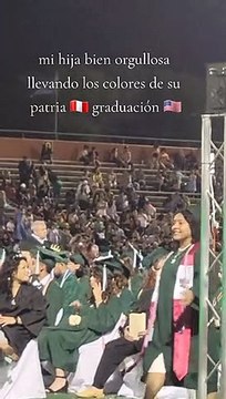 Con orgullo por el país : Joven se gradúa en EE. UU. y lleva en su estola los colores del Perú