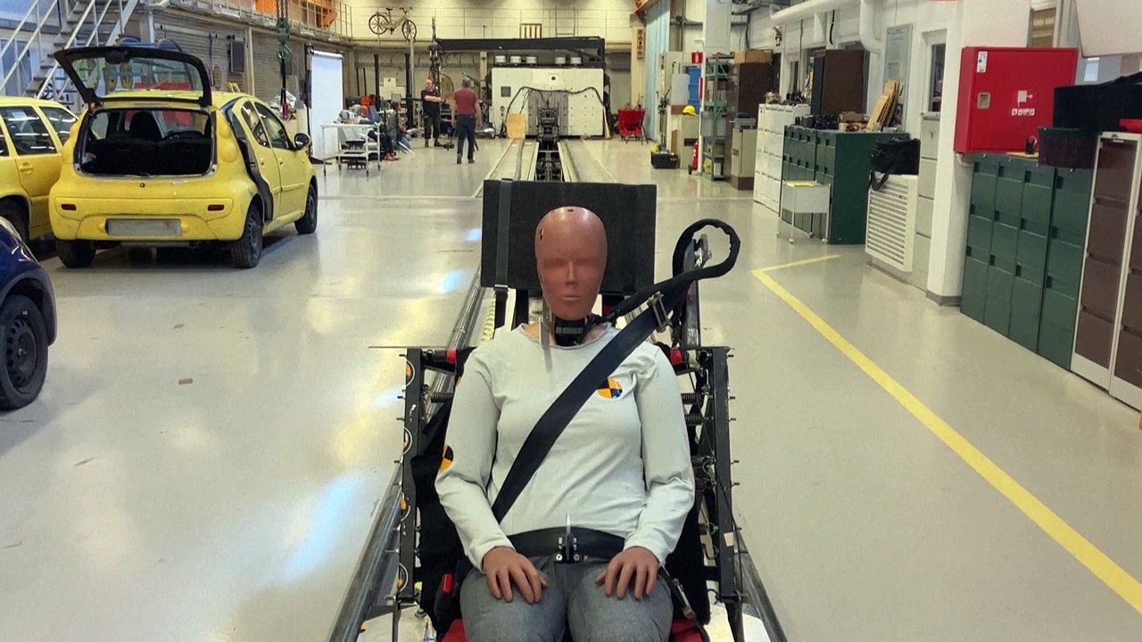 Crashtests mit weiblichen Dummies: Wende in Verkehrsforschung