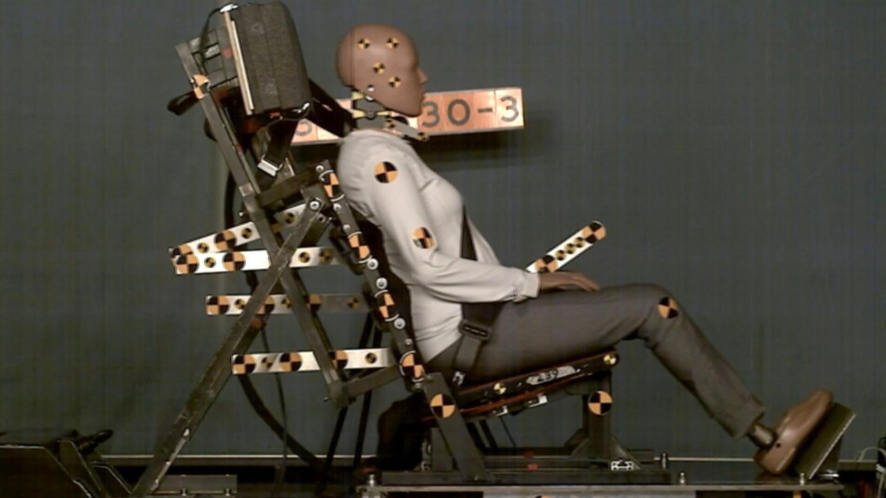 Crashtests mit weiblichen Dummies: Wende in Verkehrsforschung