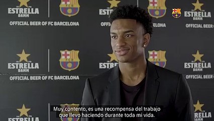 Alejandro Balde, justo después de renovar con el FC Barcelona