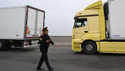 Azerbaycan'ın Karabağ'daki Ermenilere gönderdiği insani yardım yola çıktı