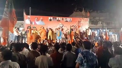 इस तरह बजे ढोल, गूंजे गान...देखें वीडियो