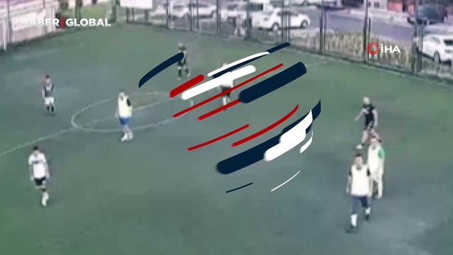 Halı sahada kalp krizi geçirdi bir anda yere yığıldı!