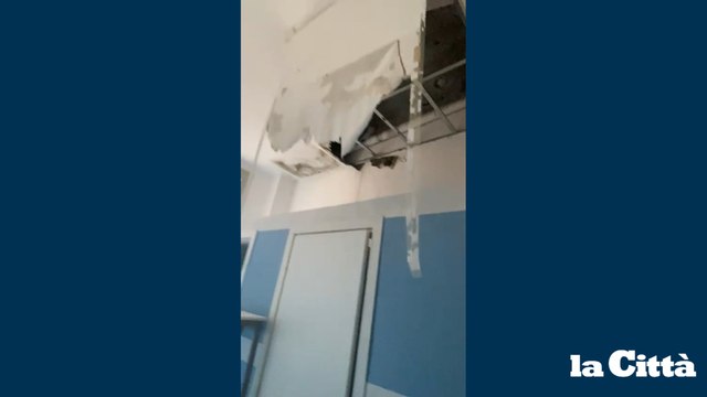 Nocera Inferiore, crolla la controsoffittatura al liceo Vico
