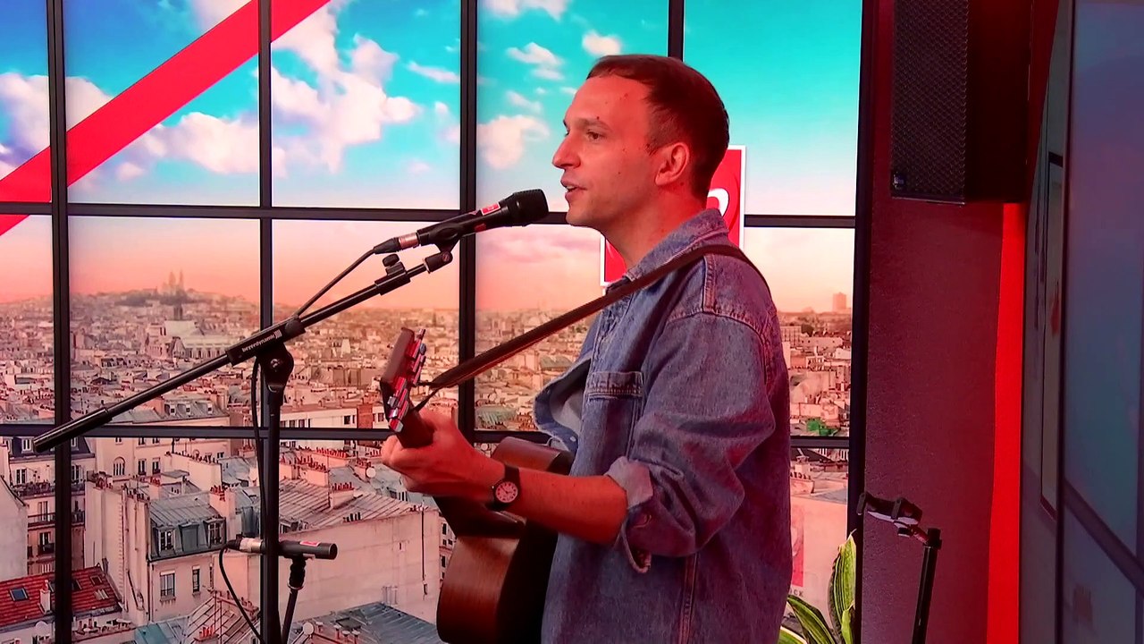 LIVE - Chien Noir interprète "Je veux, je veux , je veux " dans Le Double Expresso RTL2 (22/09/23)