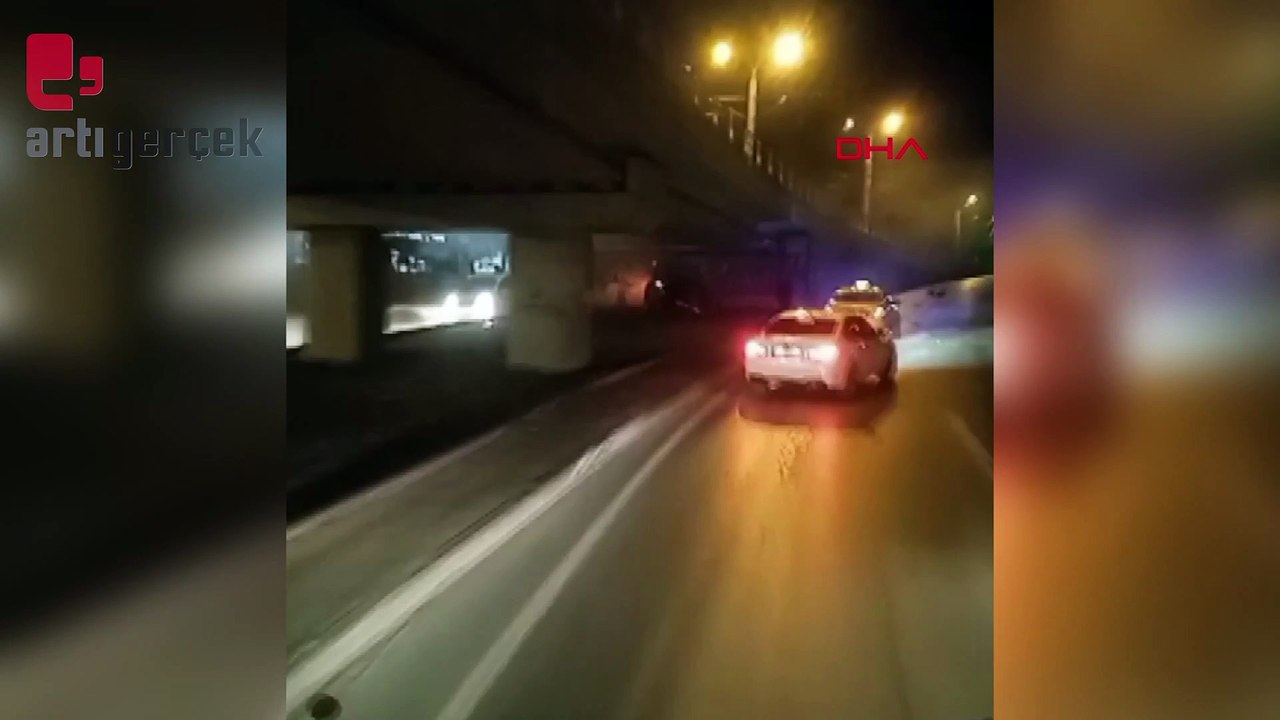 Bahçelievler'de otomobil beton bloğa çarptı, dört kişi öldü