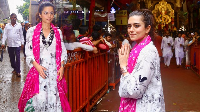 Jawan Actress Ridhi Dogra Visits Lalbaugcha Raja