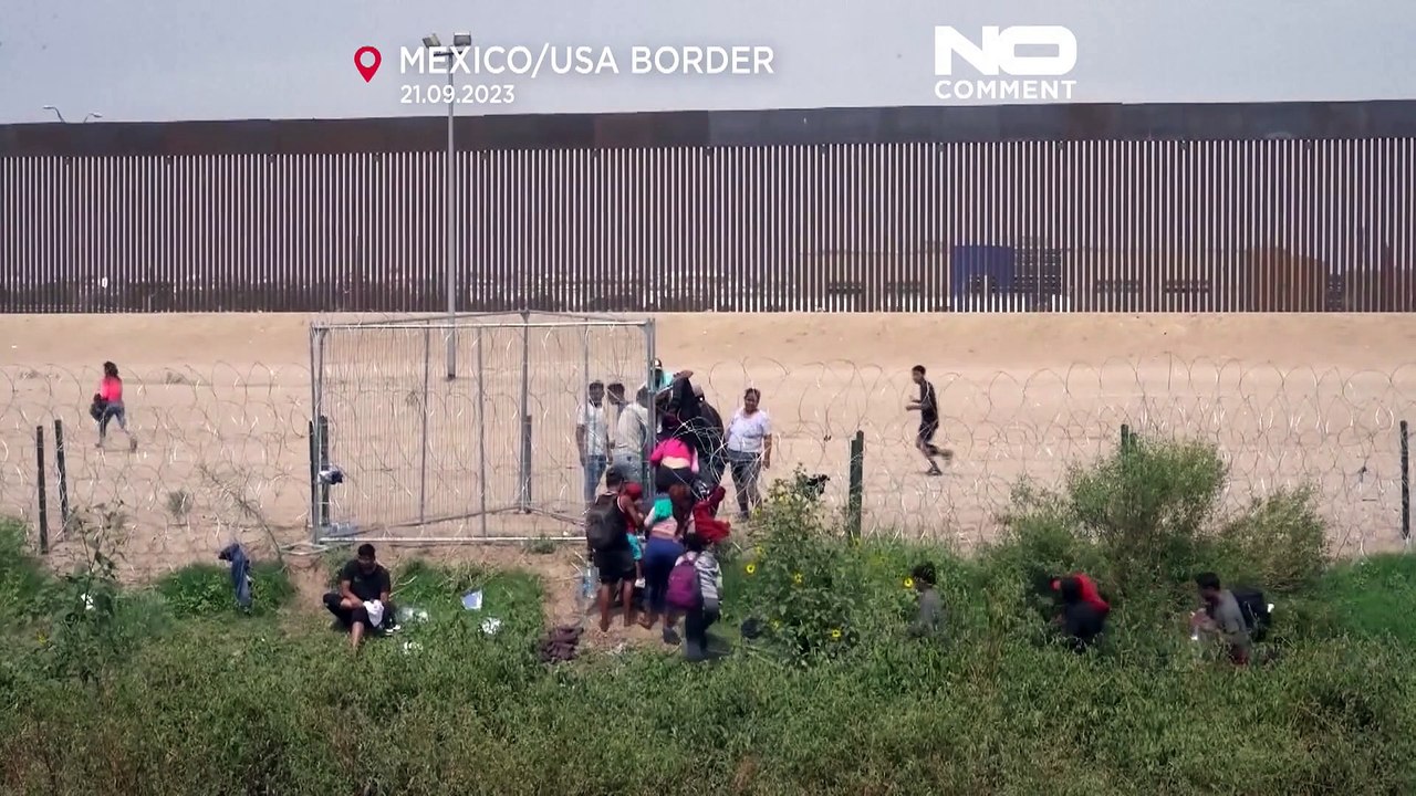Migliaia di migranti alla frontiera Messico-Usa, sospesi i treni merci: troppi rischi