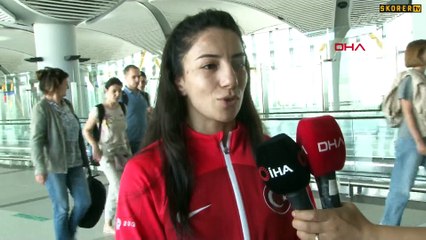 Güreşin altın kızı Buse Tosun Türkiye'ye döndü