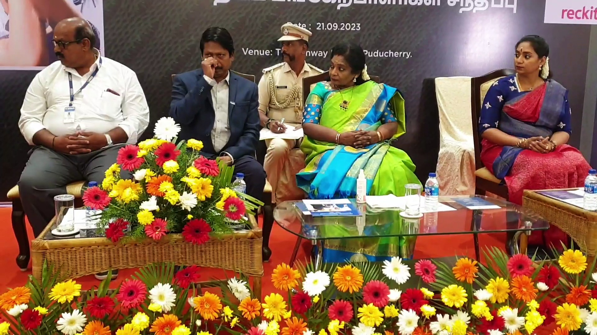 ஆலயத்தின் மீது நம்பிக்கையே இல்லாதவர்கள் கூட அறிவாலயம் என்று தான் பெயர் வைத்துள்ளனர் - தமிழிசை கருத்து