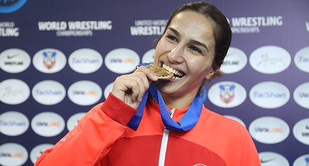 Milli güreşçi Buse Tosun Çavuşoğlu dünya şampiyonu oldu