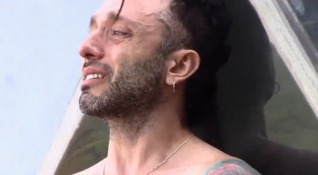 Mabel Matiz, ‘Bahçemin En Zor Gülü’ şarkısına kendisinin çok içten ağladığı sahnelerle hüzünlü bir klip çekti