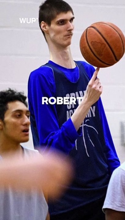 À 12 ans, le basketteur Robert Bobroczkyi mesurait 2m13 