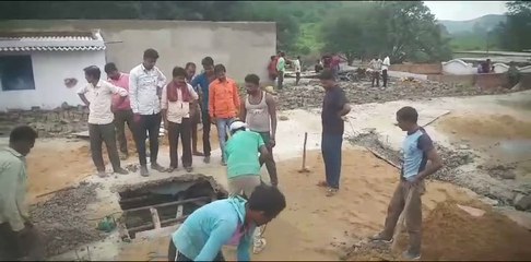construction house collapsed, two worker buried under debris, one dead