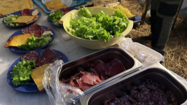 Regarder la Coupe du Monde, les pieds dans la paille
