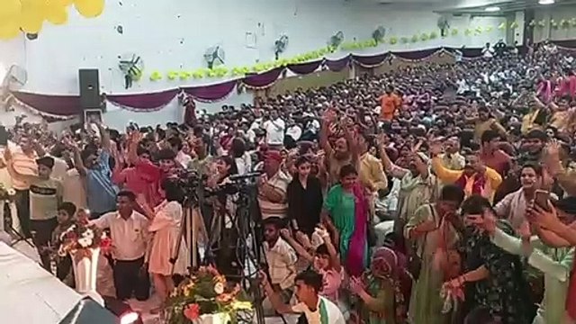 चित्र विचित्र की जोड़ी ने बांधा समां...इस कदर भक्तिरस में झूमे श्रद्धालु