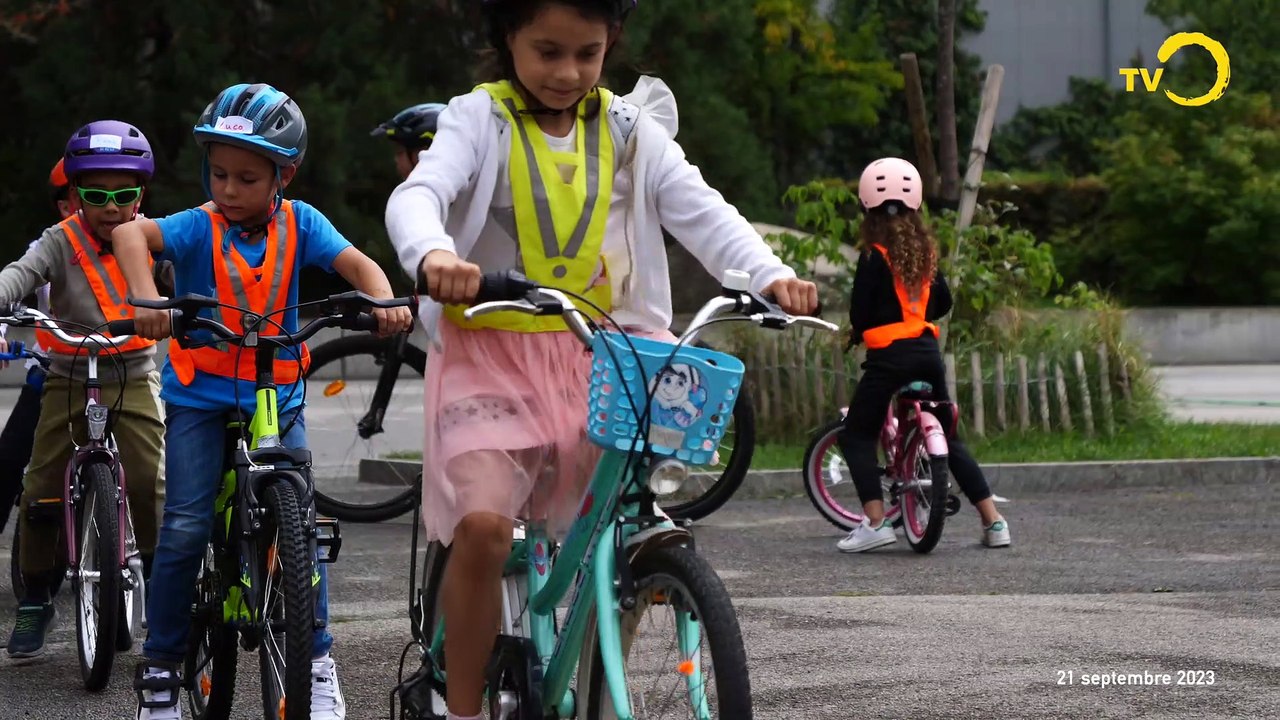 Sans commentaire: A vélo, tournez manège !