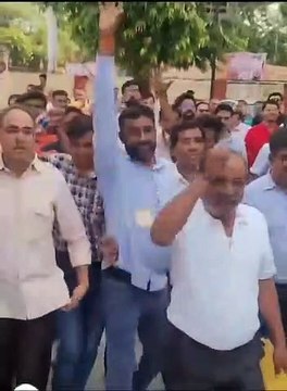 खाली मटके लेकर जल भवन पहुंचे सांगानेर विधायक अशोक लाहोटी - लगाए नारे-सांगानेर को पानी दो,पानी दो,देखें इस विडियो में पूरा मामला