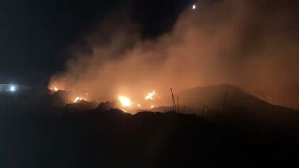 Vibo, vasto incendio sopra la collina della ex discarica di Badia Falcone