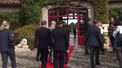 King and Queen Celebrate France Visit with Glass of Wine - thumbnail