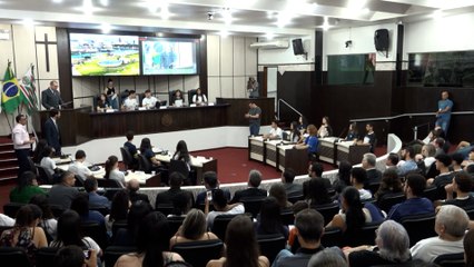 下载视频: Estudantes de três colégios de Toledo tomam posse como vereadores e vereadoras mirim A cerimônia aconteceu nesta sexta-feira (22) na câmara de vereadores