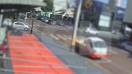 Por outro ângulo: Câmera flagra engavetamento entre três veículos no Centro